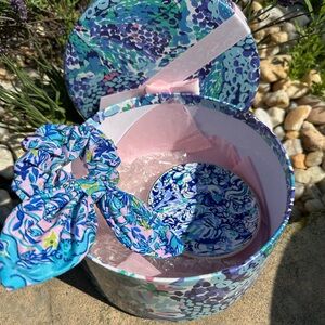 Lilly Pulitzer Vibrant Blue and Pink Hair Scrunchie and Jewelry Plate Set